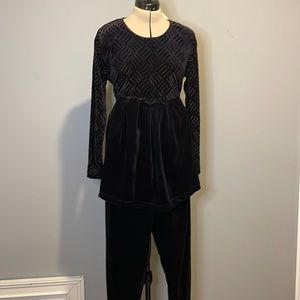 NWT Take Nine Maternity Velour long sleeve  2 piece top & elastic waist pants. L